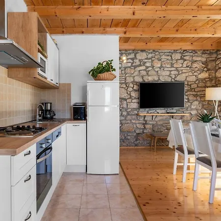 Hacienda Sylvia - Secluded 4-bedroom With 45sqm Heated Pool *