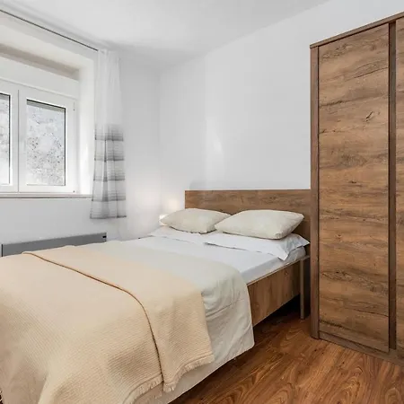 Hacienda Sylvia - Secluded 4-bedroom With 45sqm Heated Pool * Studenci