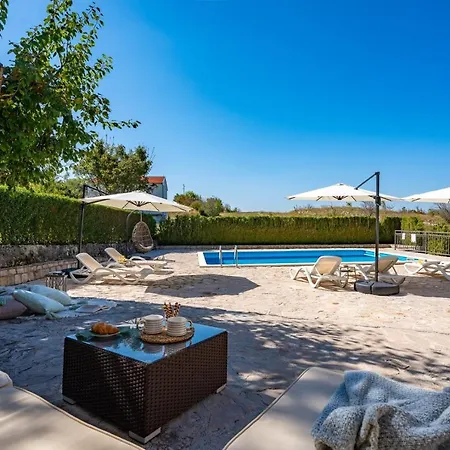 Villa Hacienda Sylvia - Secluded 4-bedroom With 45sqm Heated Pool