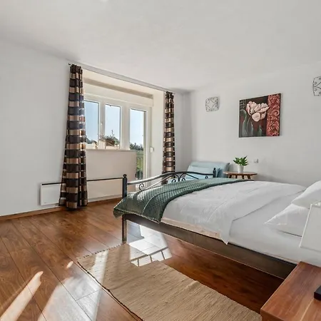 Villa Hacienda Sylvia - Secluded 4-bedroom With 45sqm Heated Pool Studenci