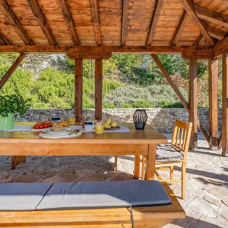 Villa Hacienda Sylvia - Secluded 4-bedroom With 45sqm Heated Pool *