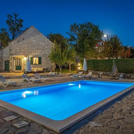 Hacienda Sylvia - Secluded 4-bedroom With 45sqm Heated Pool Villa