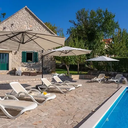Hacienda Sylvia - Secluded 4-bedroom With 45sqm Heated Pool Villa *