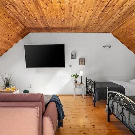 Hacienda Sylvia - Secluded 4-bedroom With 45sqm Heated Pool * Studenci