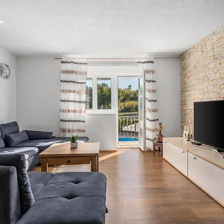 Villa Hacienda Sylvia - Secluded 4-bedroom With 45sqm Heated Pool