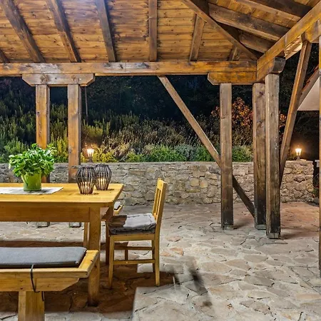 Hacienda Sylvia - Secluded 4-bedroom With 45sqm Heated Pool *