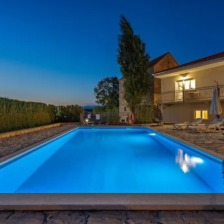 Hacienda Sylvia - Secluded 4-bedroom With 45sqm Heated Pool Villa *